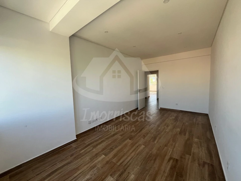 Apartamento T2 para Venda em Vialonga Foto 9