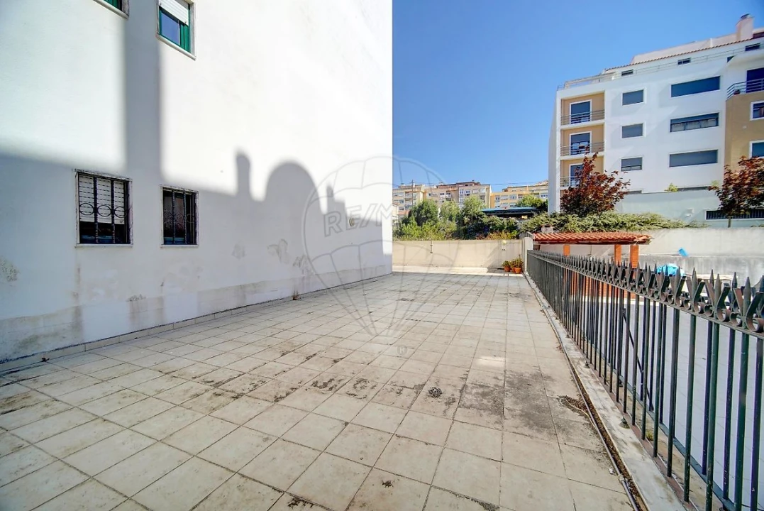 Apartamento T3 para Venda em Massamá e Monte Abraão Foto 28