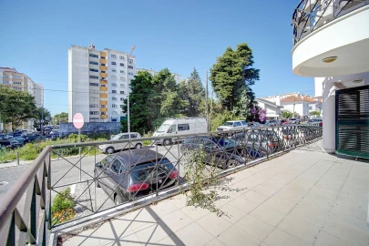 Apartamento T3 para Venda em Massamá e Monte Abraão