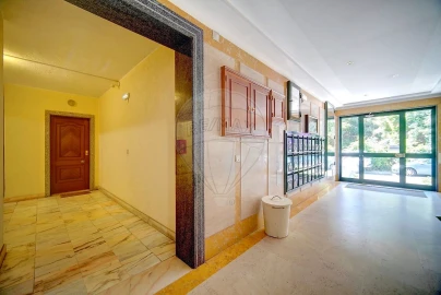 Apartamento T3 para Venda em Massamá e Monte Abraão