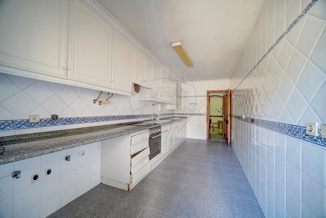Apartamento T3 para Venda em Massamá e Monte Abraão Foto 25