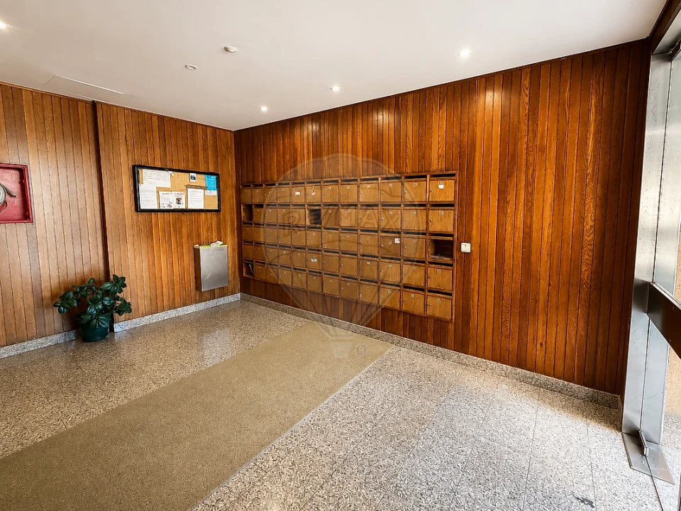 Apartamento T1 para Venda em Mafamude e Vilar do Paraíso Foto 2