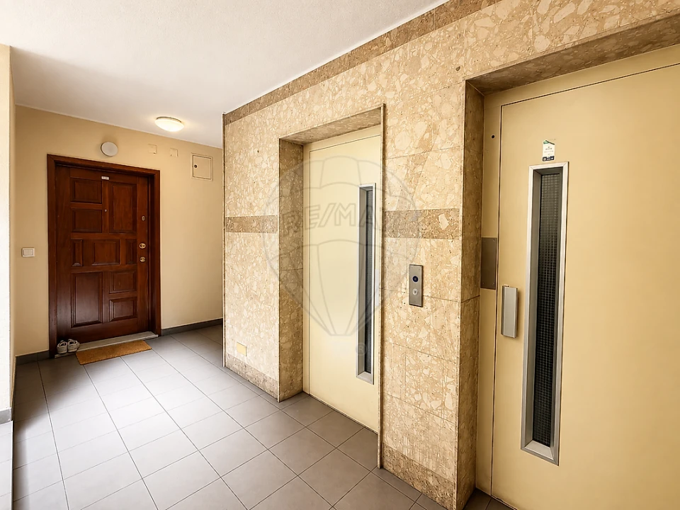 Apartamento T1 para Venda em Mafamude e Vilar do Paraíso Foto 13