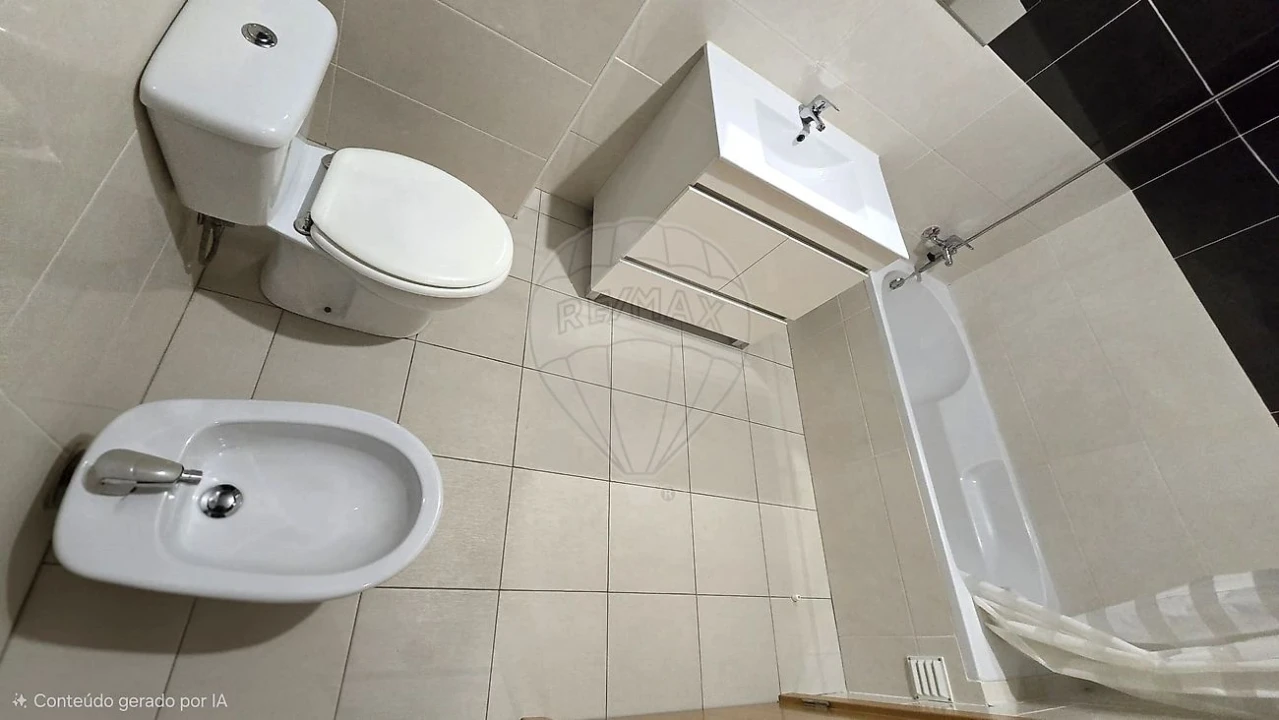 Apartamento T3 para Arrendamento em Vila Nova da Barquinha Foto 8
