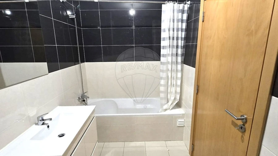 Apartamento T3 para Arrendamento em Vila Nova da Barquinha Foto 2
