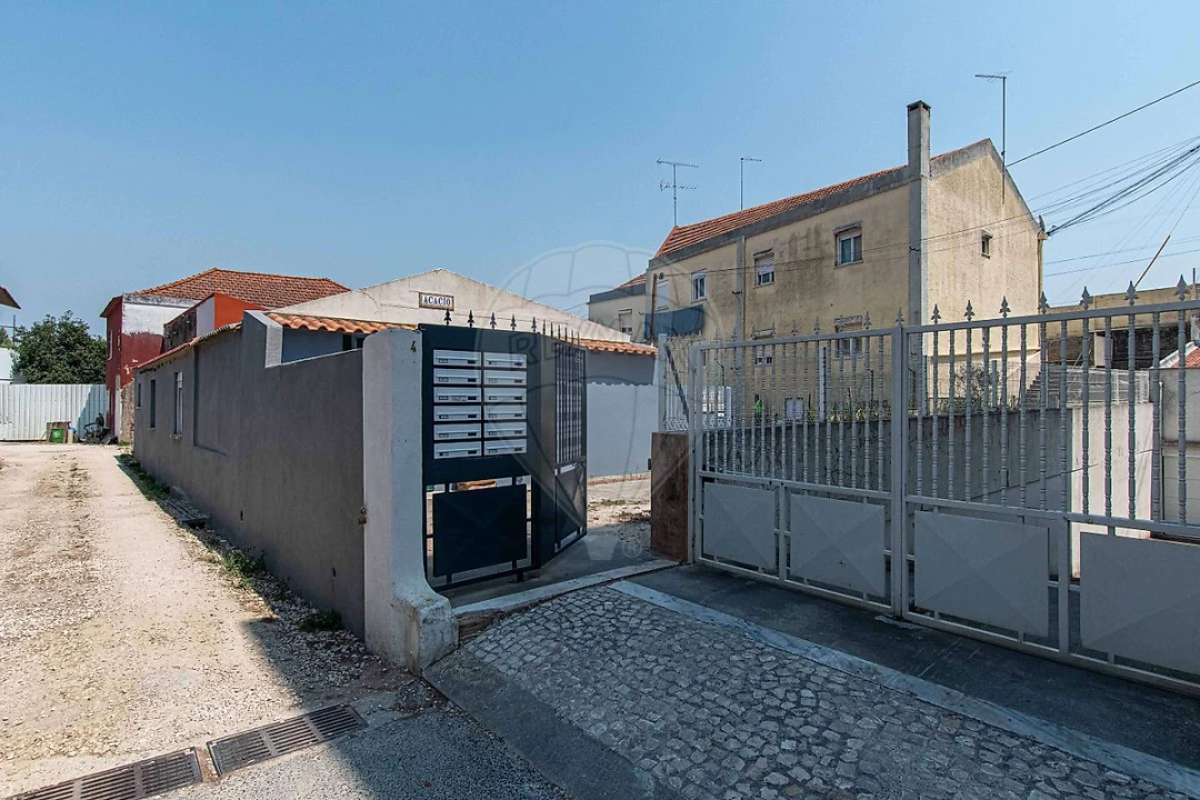 Armazém para Venda em Alverca do Ribatejo e Sobralinho Foto 3