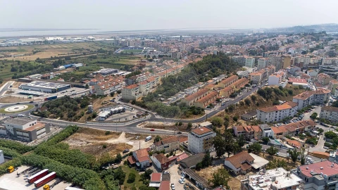 Armazém para Venda em Alverca do Ribatejo e Sobralinho