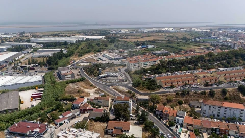 Armazém para Venda em Alverca do Ribatejo e Sobralinho