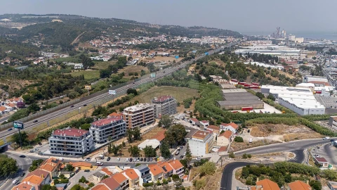 Armazém para Venda em Alverca do Ribatejo e Sobralinho