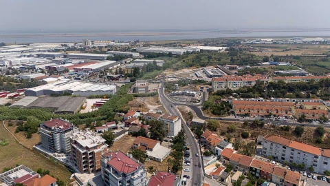 Armazém para Venda em Alverca do Ribatejo e Sobralinho
