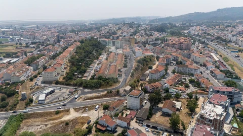 Armazém para Venda em Alverca do Ribatejo e Sobralinho