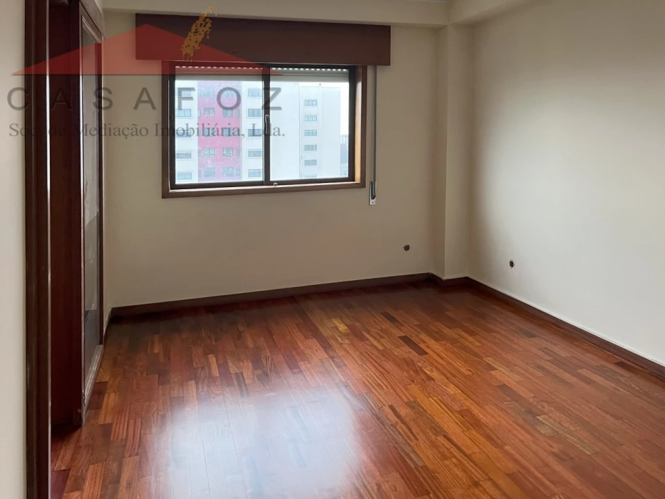 Apartamento T3 para Arrendamento em Ramalde Foto 22