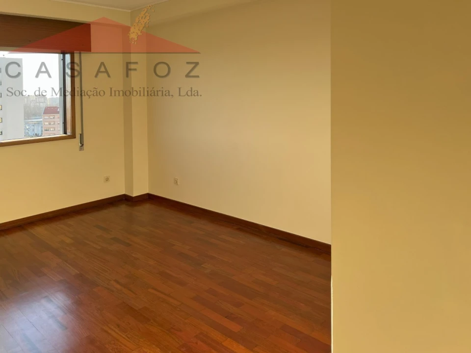 Apartamento T3 para Arrendamento em Ramalde Foto 25