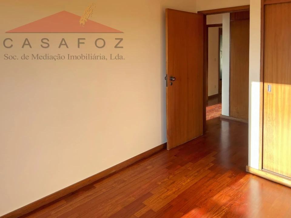 Apartamento T3 para Arrendamento em Ramalde Foto 26