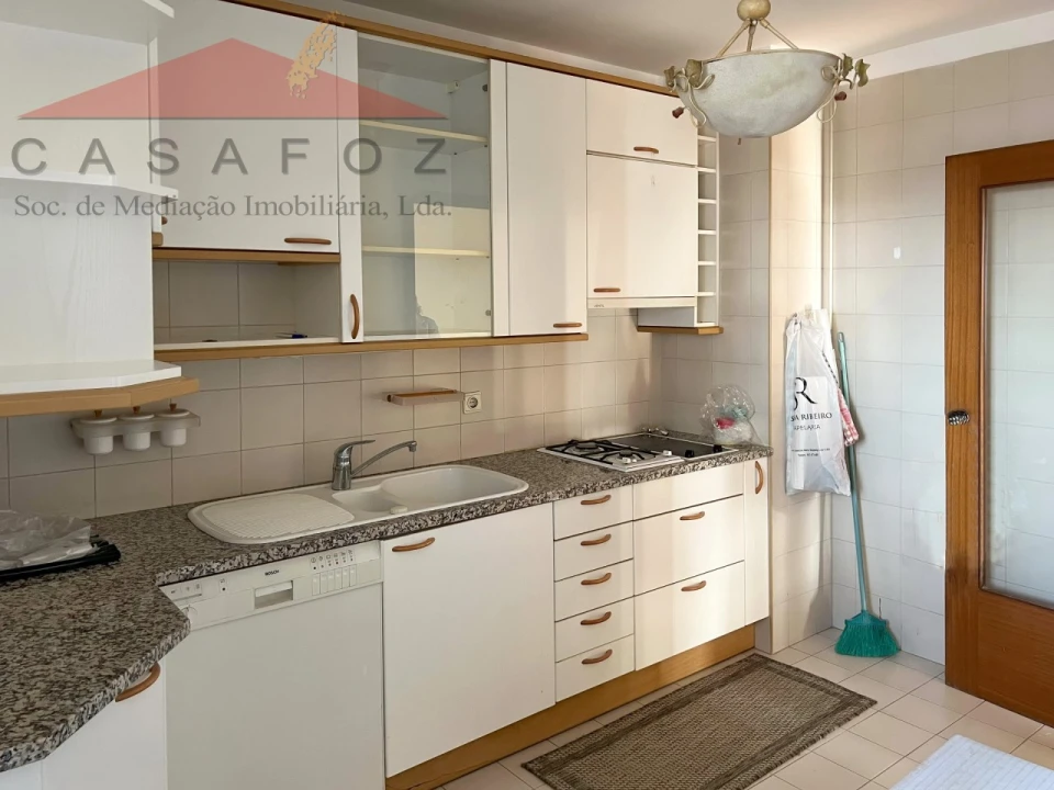 Apartamento T3 para Arrendamento em Ramalde Foto 6