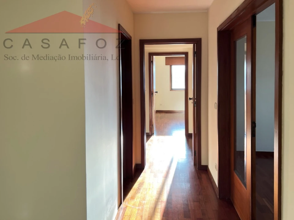 Apartamento T3 para Arrendamento em Ramalde Foto 11