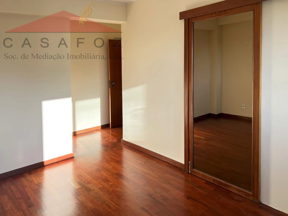 Apartamento T3 para Arrendamento em Ramalde Foto 14
