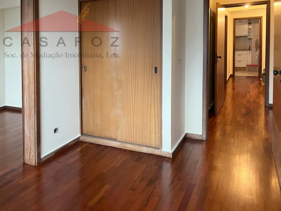 Apartamento T3 para Arrendamento em Ramalde Foto 12