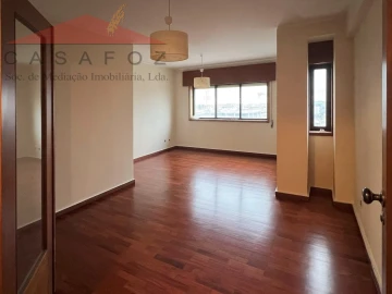 Apartamento T3 para Arrendamento em Ramalde