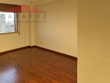 Apartamento T3 para Arrendamento em Ramalde