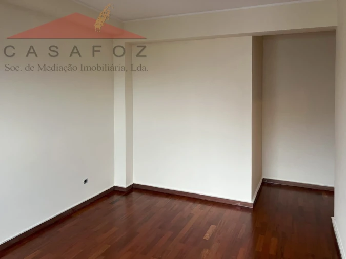 Apartamento T3 para Arrendamento em Ramalde Foto 17