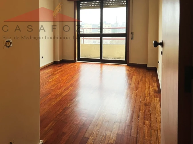Apartamento T3 para Arrendamento em Ramalde Foto 16