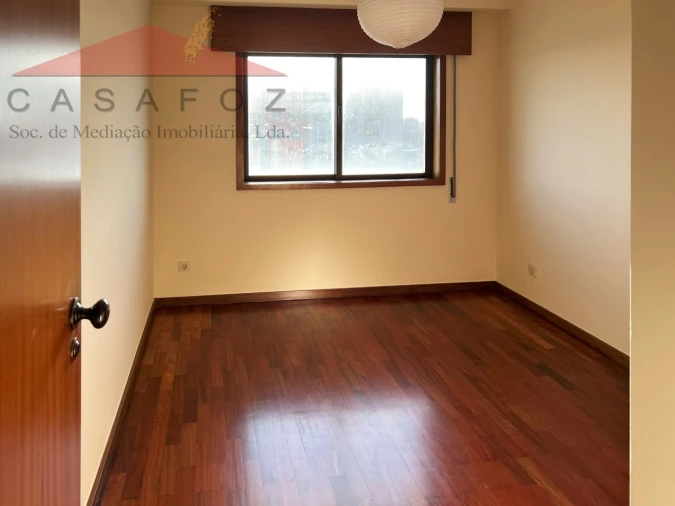 Apartamento T3 para Arrendamento em Ramalde Foto 24