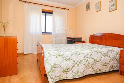 Apartamento T3 para Venda em Carregado e Cadafais