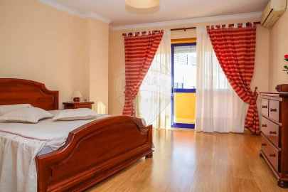 Apartamento T3 para Venda em Carregado e Cadafais