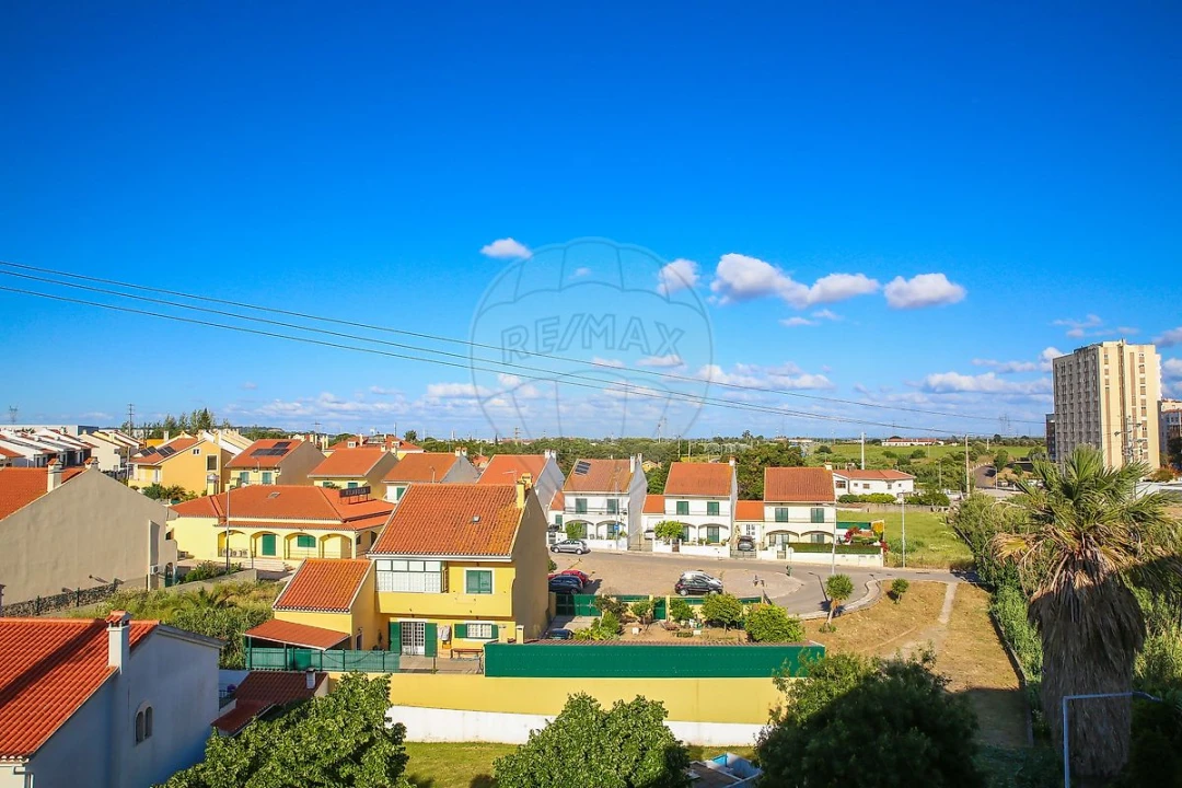 Apartamento T3 para Venda em Carregado e Cadafais Foto 13