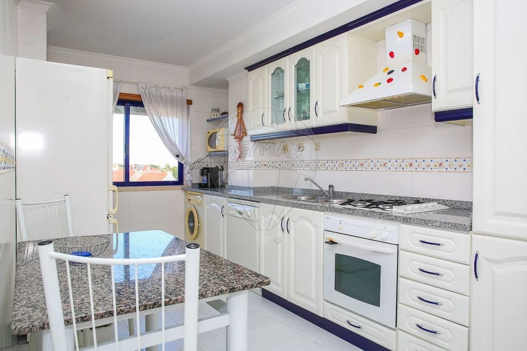 Apartamento T3 para Venda em Carregado e Cadafais Foto 17