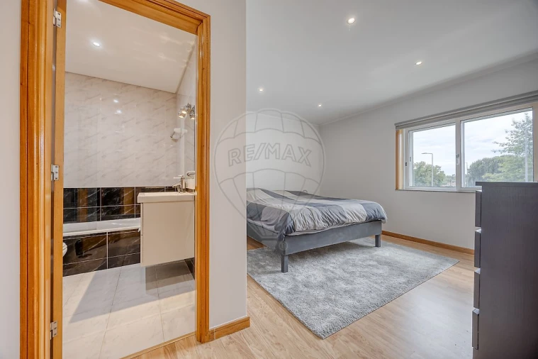 Apartamento T2 para Venda em Canelas Foto 7