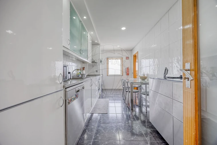 Apartamento T2 para Venda em Canelas Foto 11