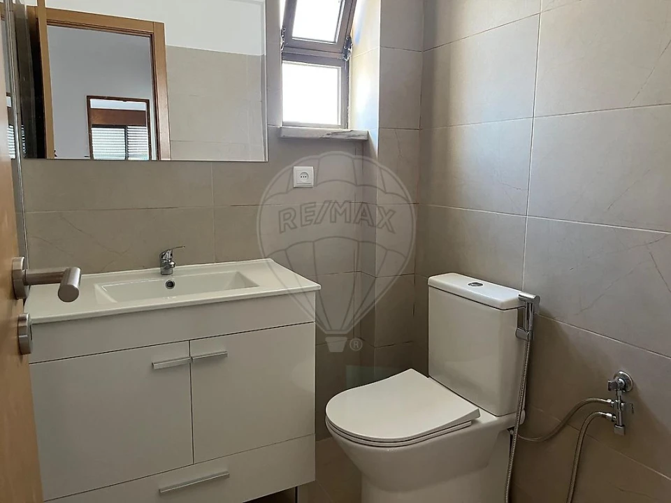 Apartamento T2 para Arrendamento em Quinta do Conde Foto 7