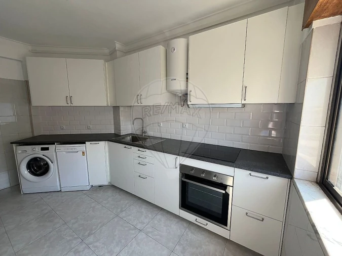 Apartamento T2 para Arrendamento em Quinta do Conde Foto 9