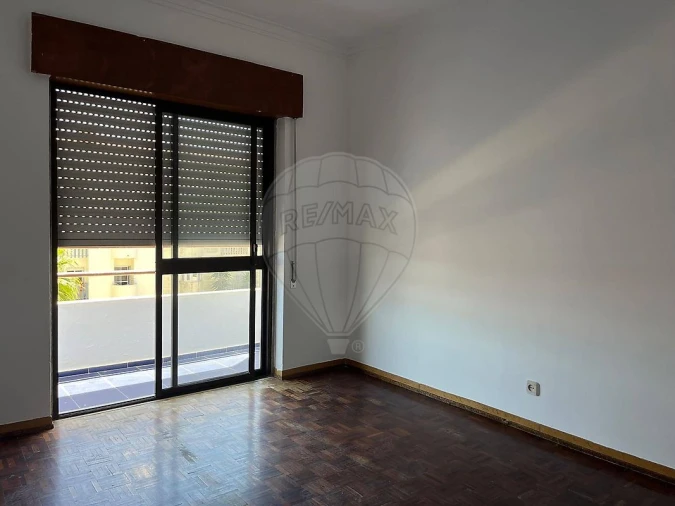 Apartamento T2 para Arrendamento em Quinta do Conde Foto 8
