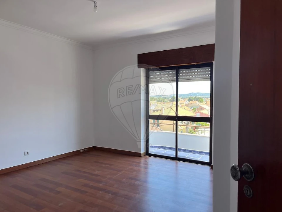 Apartamento T2 para Arrendamento em Quinta do Conde Foto 2