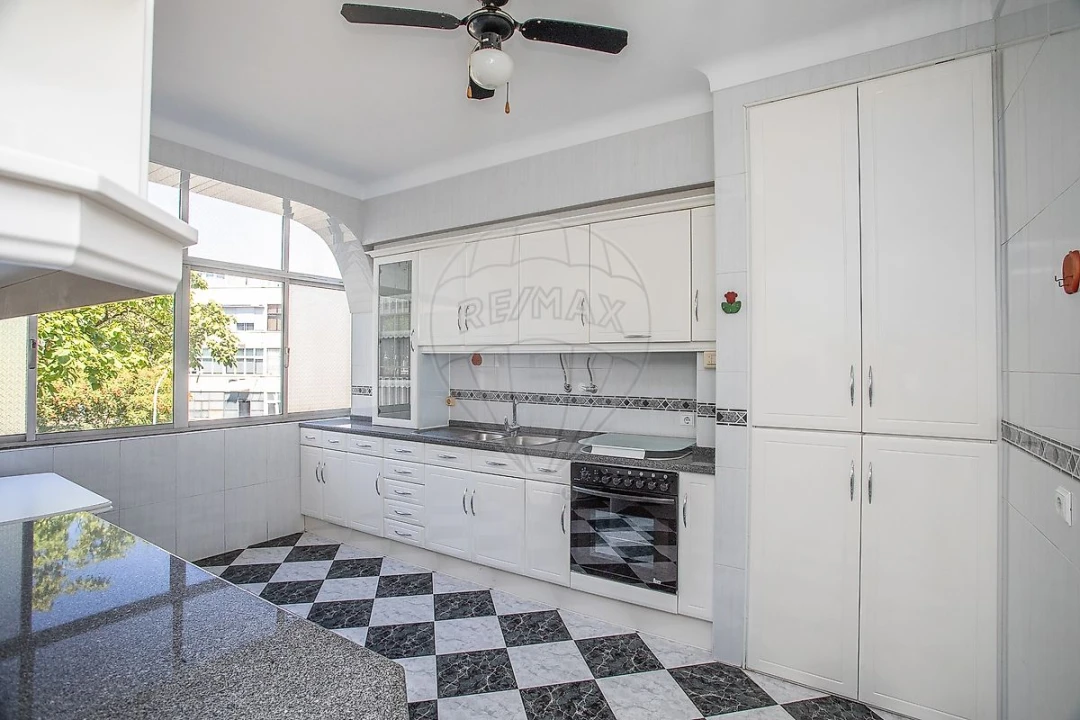 Apartamento T4 para Venda em Falagueira-Venda Nova Foto 11