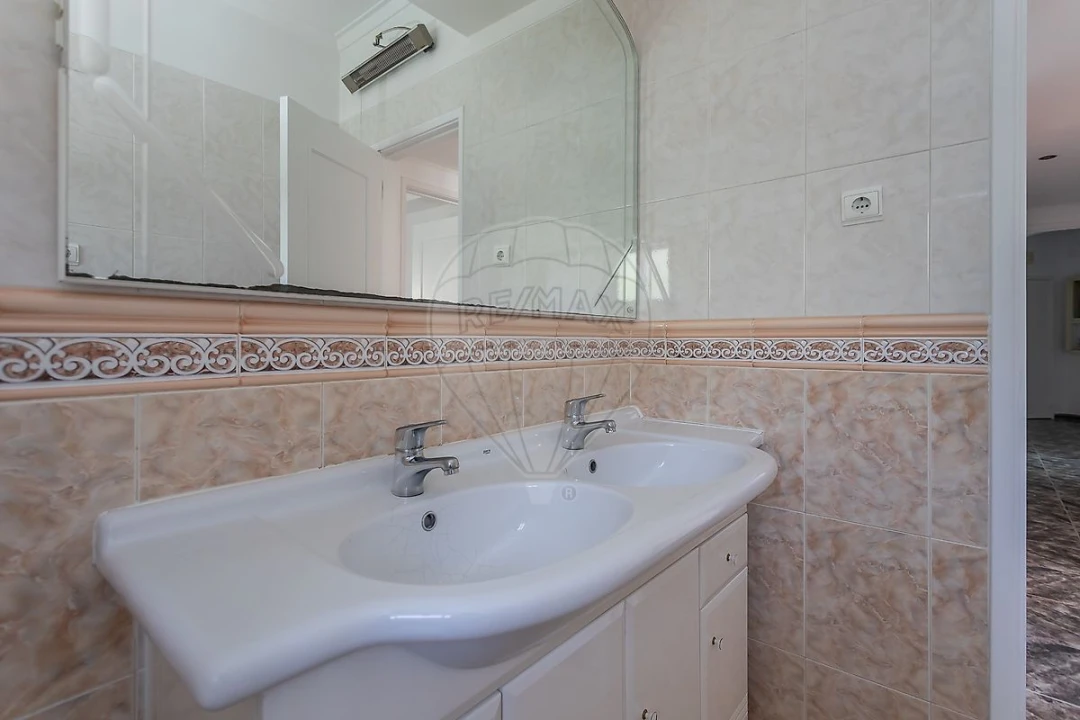 Apartamento T4 para Venda em Falagueira-Venda Nova Foto 32