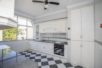 Apartamento T4 para Venda em Falagueira-Venda Nova