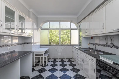 Apartamento T4 para Venda em Falagueira-Venda Nova