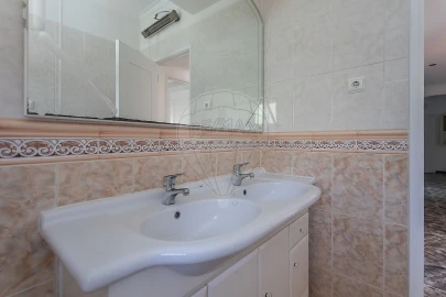 Apartamento T4 para Venda em Falagueira-Venda Nova