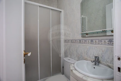 Apartamento T4 para Venda em Falagueira-Venda Nova
