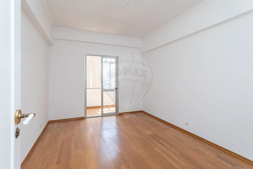Apartamento T4 para Venda em Falagueira-Venda Nova Foto 5