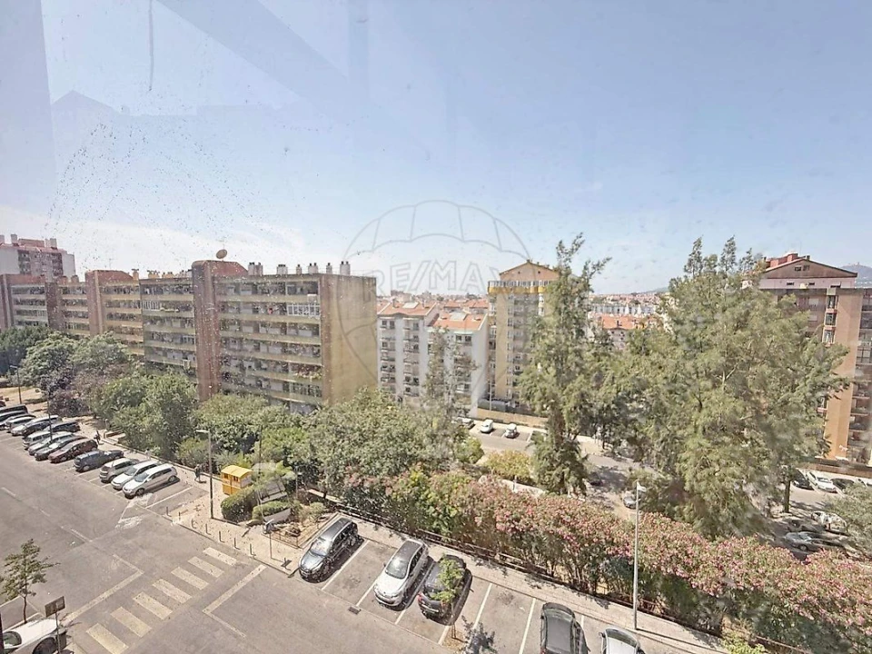Apartamento T3 para Venda em Algueirão-Mem Martins Foto 4
