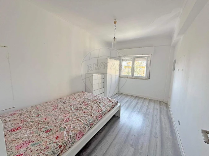 Apartamento T3 para Venda em Algueirão-Mem Martins Foto 12