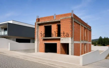 Moradia T4 para Venda em Braga (Maximinos, Sé e Cividade)