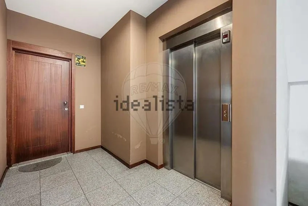 Apartamento T2 para Venda em Oliveira (Santa Maria) Foto 14