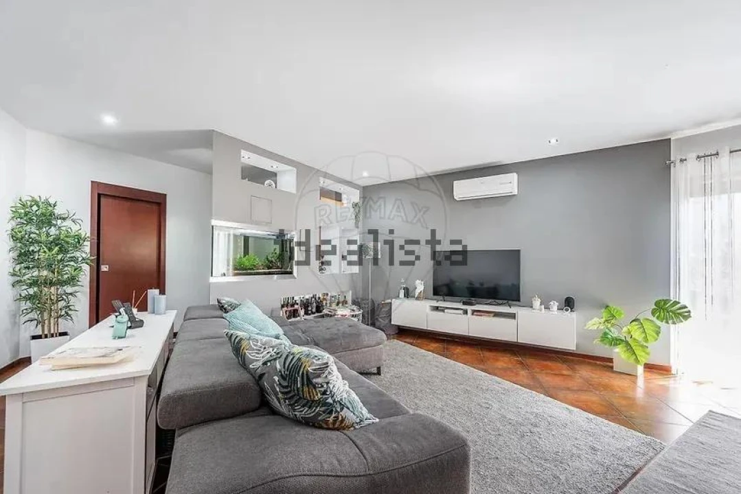 Apartamento T2 para Venda em Oliveira (Santa Maria) Foto 2