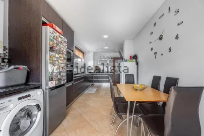 Apartamento T2 para Venda em Oliveira (Santa Maria)